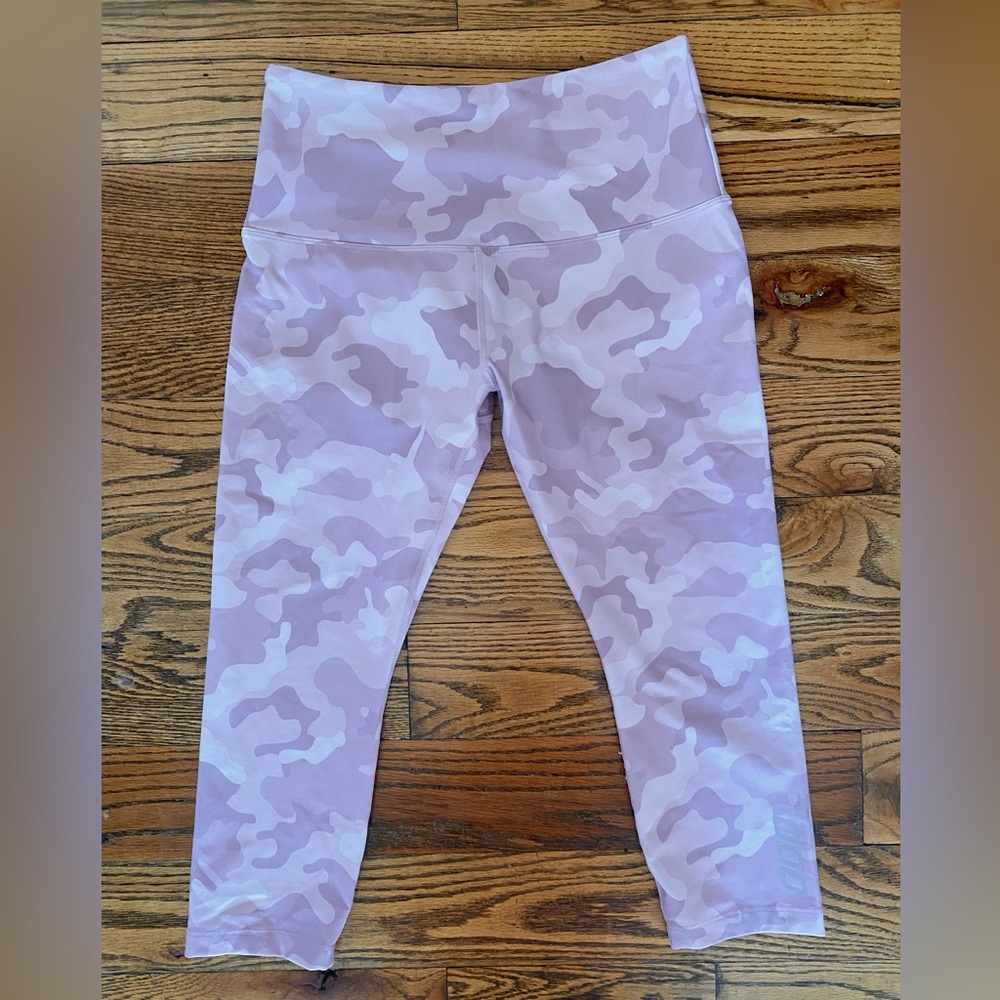 Lorna Jane 7/8 Amy Pink Camo Leggings - Size M